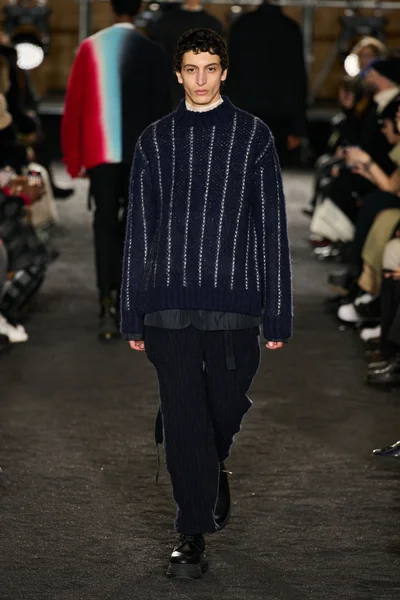 Look 16